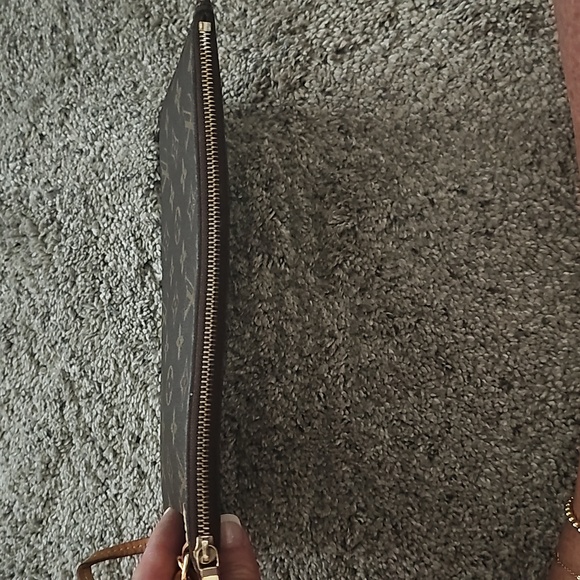 Authentic Louis Vuitton large wristlet - Picture 7 of 7